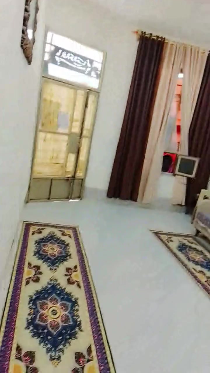بسم الله الرحمن الرحيم وعلى بركت الله بيت جديد من اكول جديد يعني فولل بناء حديث 
بيت في سيف سعد قرب شارع 30مساحه البيت 
150 متر الواجهيه 6 ونزال 25  استفسار أكثر اتصال 
على رقم ***********@  وقريب على المدارس
