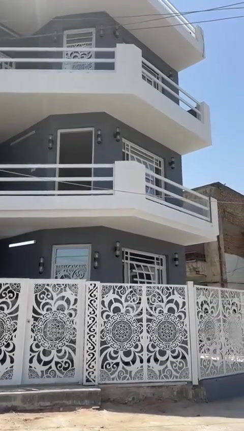 السلام عليكم 
للبيع بنايه في كمب ساره موقعها ( مقابيل متنزه ومقابيل اسواق زحله والعماره ركن على شارعين ) مساحة العماره 168متر 
متكونه من ٦ شقق كلها متاجره 
للاستفسار اكثر ***********واتساب او اتصال
