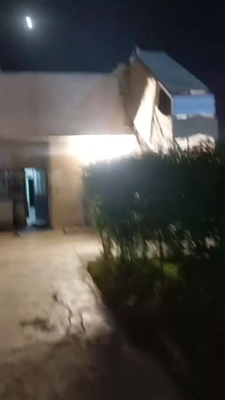 بيت بوب الشام بشارع بيت دوهان طابقين 
مشتمل فوك زغير وجوة بيت كامل البيت الفوك بناء جديد
جوة يرادلة شوي ترميم البيت مساحتة 200 متر
سعره قفل 160 طابو ملك صرف
