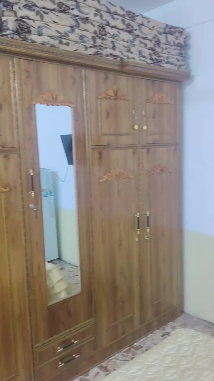 سلام عليكم اخشاب البيع مستعمل شي قليل الستفسار،***********
