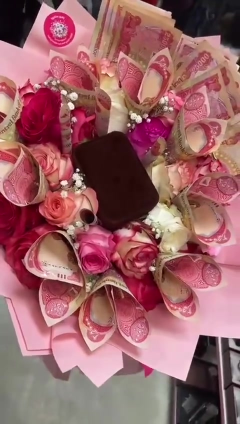 مجموعة من باقاتنه المميزه 
 زهـور ساكورا 
‏

📍: الغزاليه الشارع العام مجاور شاورما ابو العبد 
مقابل شارع ١٥
‏‎للحجز والإستفسار:  *********** 
‏‎خدمة توصيل داخل بغداد فقط 🚕
#وردطبيعي #وردصناعي #مسكه_عروس_زفات #اكسبلورر
