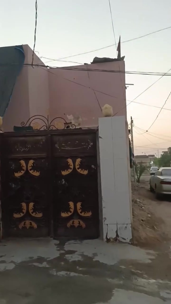 سلام عليكم عندي بيت 100متر عرض وبي صالتين وغرفتين وصحيات ثنين قرب ساده المجاهيل البيت عل شارع ونضيف كلش وسعره55وبي مجال التواصل ***********
