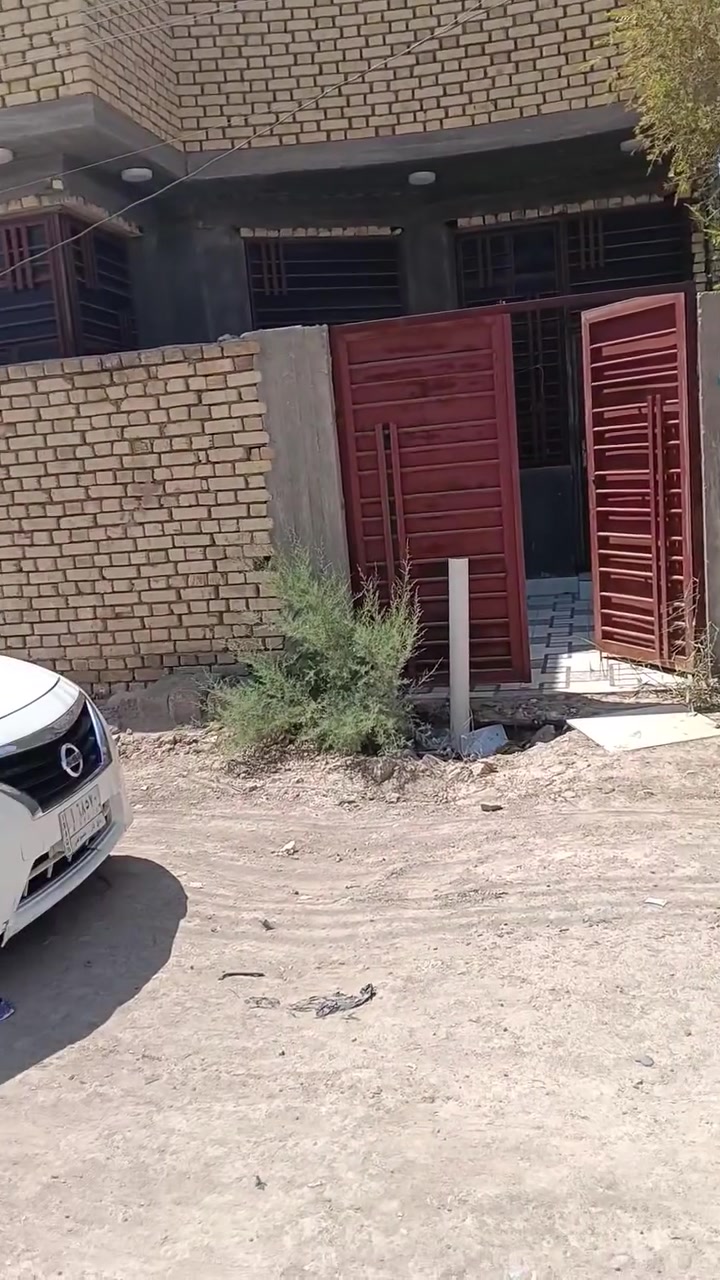 سلام عليكم بيت لبيع مساحته 150 متر بل صخيين شارع فايز البدري بيش كامل مكمل بس تعال وحط بي شراي انتصل ***********
