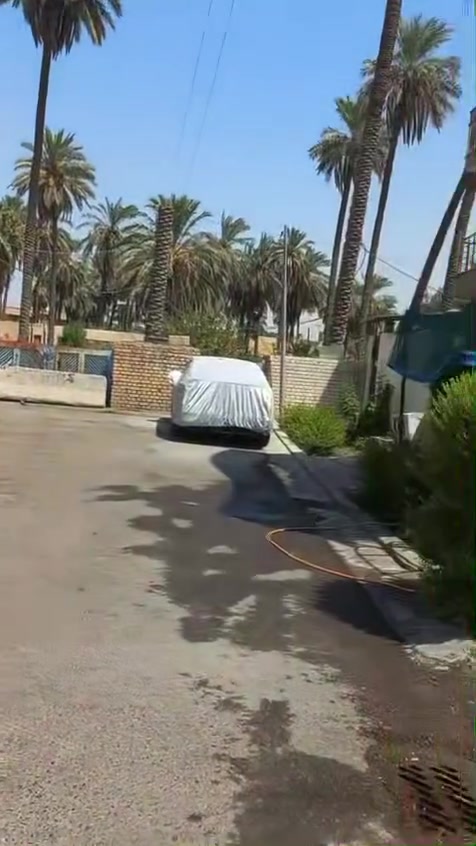 الأعظمية قرب جامع الصديق .. شقه داخل قيصريه عريضه وقصيره تتكون من غرفة نوم واسعة وحمام مع صالة ومطبخ وبالكونة وسطح واسع  الأتصال مع صاحب الدار مباشرة على الواتساب ***********
