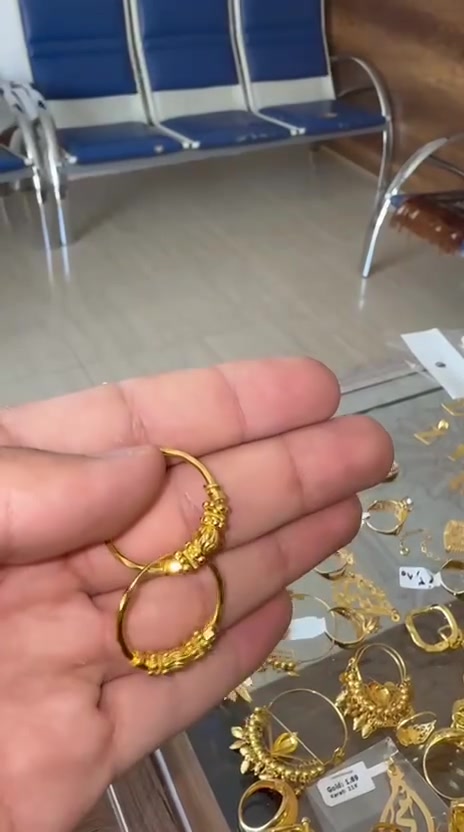 جديد بضاعه إماراتي وايطالي داخل صياغةمجوهرات العرائس حديثه السوك مقابل فرع الالوسي نبيع ونشتري وبأسعار جدا مناسبه وخاصتا للعرسان الي يريد يزوج زورنا ودللو بضاعه خير من الله بإدارة أياد ومحمد
