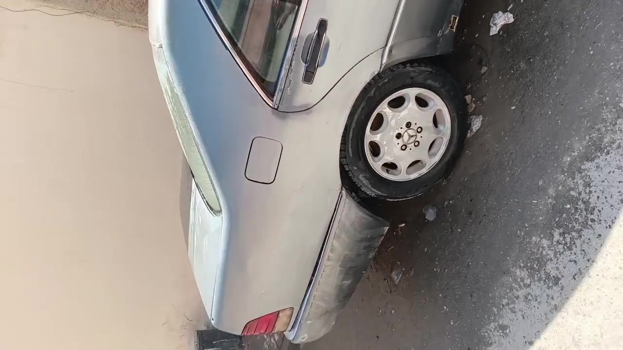 السلام عليكم ورحمة الله وبركاته من رخصة الادمن مارسدس شبح موديل ٩٤كير ومكينه ففتي ٣٠٠٠جديده رقم بغداد السعر ٤٠قابل للتفاوض للاتصال على الواتساب ***********
