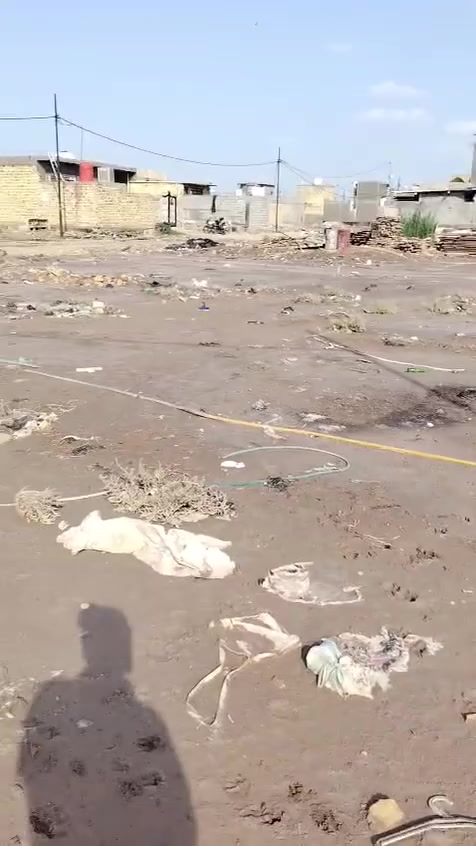 السلام عليكم قطعه. للبيع المكان كوت الجديده  شارع بيت حايف  بلخير يم شارع الصب قطعه حلوه ومرتبه بين ركنين مسحاه 300 ماي كرهباء  بلباب شارع عرضه 12 اليريده يصتل وبيه خير  ويدللل *********** وولعلم هاذه التصوير قديم ضالمه هسه مكانه ارتب بهواي +سند  25زراعي
