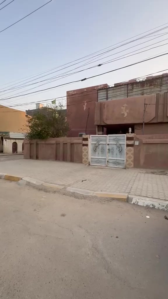 دار تجاري للبيـــــــــــــــــــع  في الحله سنتر شارع الطب العدلي 

المساحــــــة  235متر طابو ملك صرف 

          تفــاصيـل الــــدار بناء قديم 

الطابــــــــــق_الأرضـــــــــــــي

غـــرفه نـــوم وصاله وكليدور ومطبخ ومجمع صحيات وكراج 

الطابـــــــــق_الثانــــــــــــــــي

غـــرفتين نـــوم وكليدور ومجمع صحيات
 
عرض الشارع 15متر كافة الخدمات 

للاستفسار الاتصال ***********
***********
مراجعة مكتب سومر للعقار نادر الاولى على الشارع الخدمي قرب حسينيه حنتوش
