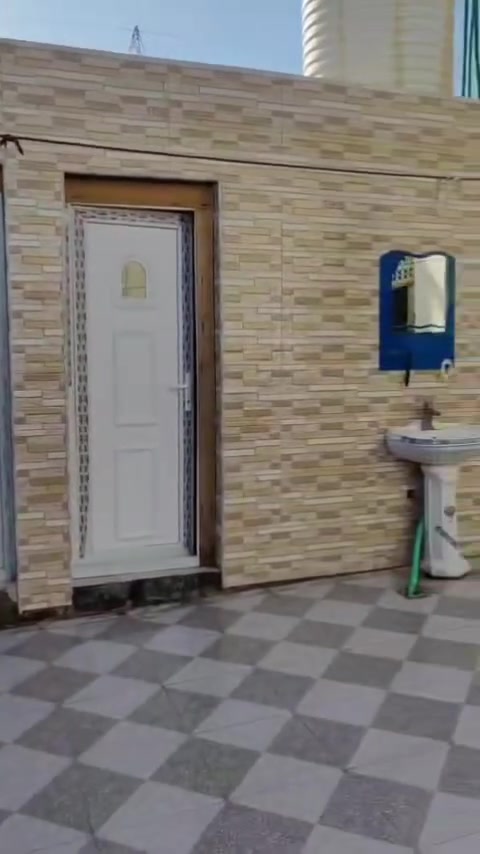 بيت للبيع زراعي مدينه الصدر خلف الروف قرب النائب داود العيدني مساحه ٢٢٠م بيت نضيف وجاهز *********** صاحب البيت
