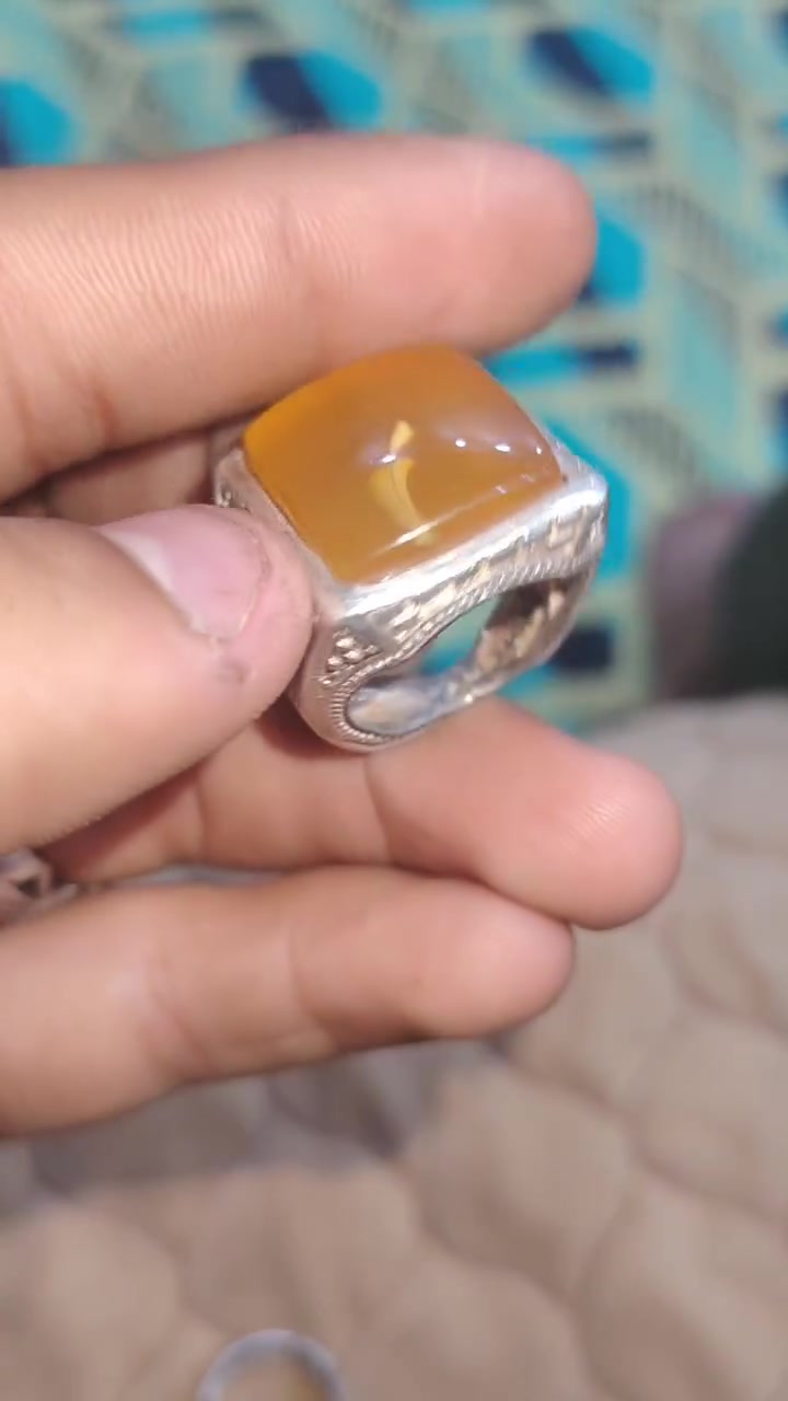 شلع بسعر مناسب جدن وزن الكلي 102 تواصل*********** المكان مدينه الصدر
