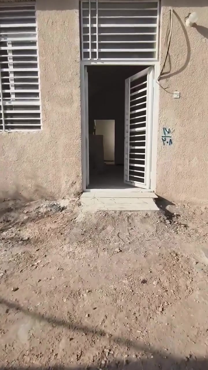 🏠 للبيع بيت

📍 العنوان: قرب قنطرة السلام، بالقرب من سيراميك الشريفي.

📐 المساحة: 60 متر
📜 طابو زراعي – سند 25

البيت حديث البناء، والبناء ممتاز جدًا ومنفذ بمواد ذات جودة ممتازة، وتبقى بعض النقوصات البسيطة.

🔑 يُسلَّم للمشتري كاملًا وبدون أي نقص، حيث يتم إكمال جميع النقوصات المتبقية قبل التسليم.

💰 السعر: 52 مليون
وقابل للتفاوض، ويوجد مجال للاتفاق.

📞 للاستفسار والتواصل:
***********
