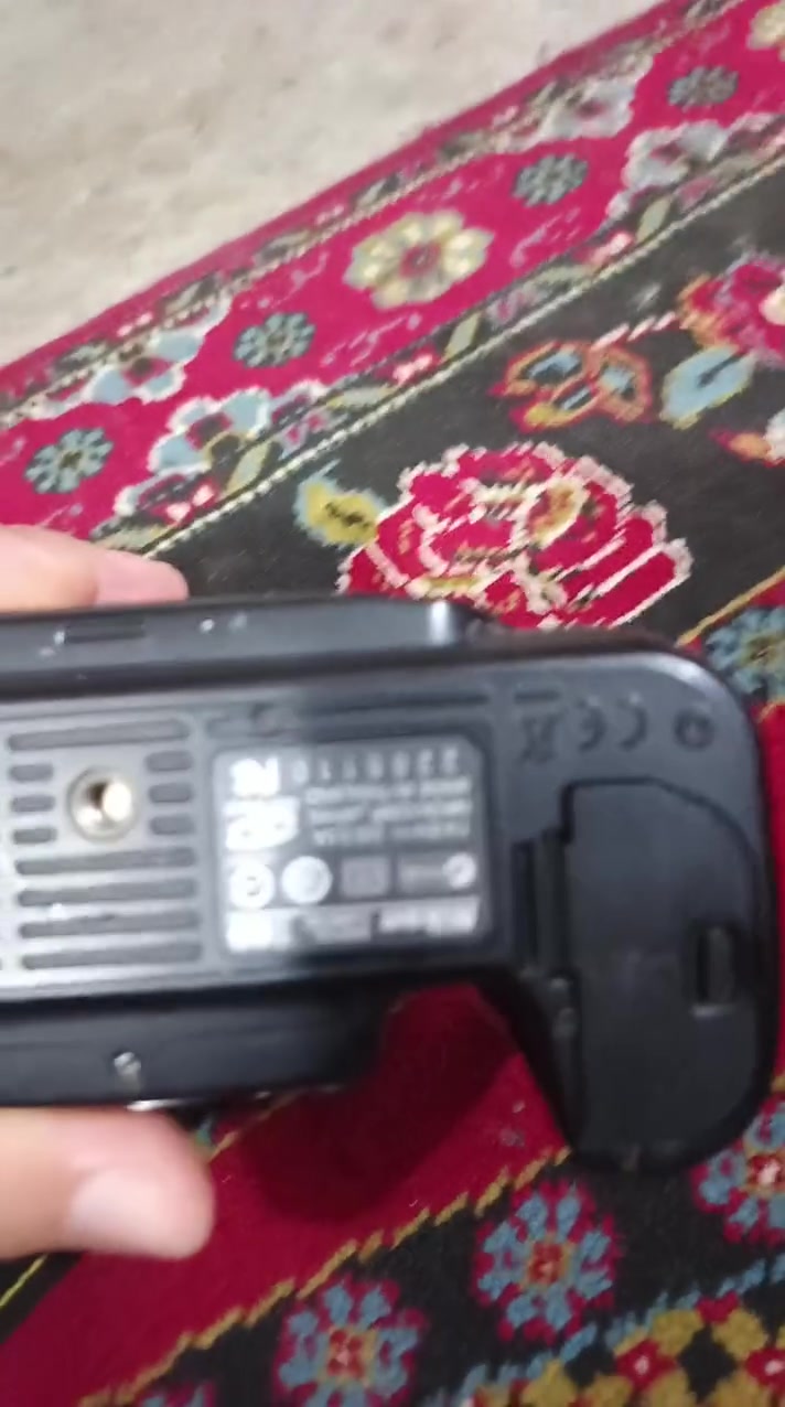 للبيع  نيكون للفيديو يتصل وات ساب
***********
