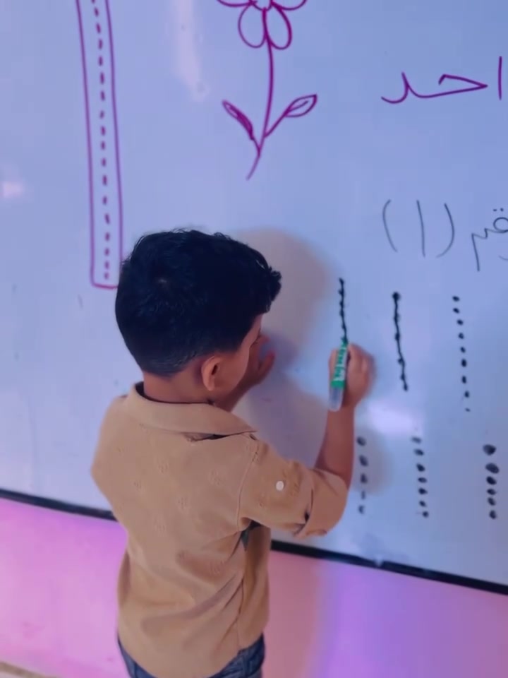 🔢✨ اليوم نتعلّم أول رقم… رقم ١!
خطوة صغيرة اليوم، وبداية كبيرة بالتعلّم 💛

🏫 روضة براعم الإيمان المسائي
📍 حي العسكري – خلف صيدلية دنيا
🕛 الدوام: من ١٢ إلى ٤
📞 ***********
#اكسبلور_فولو #أكسبلورر #روضتنا #لايكاتكم_تسعدني🌼🎵 #عام_جديد
