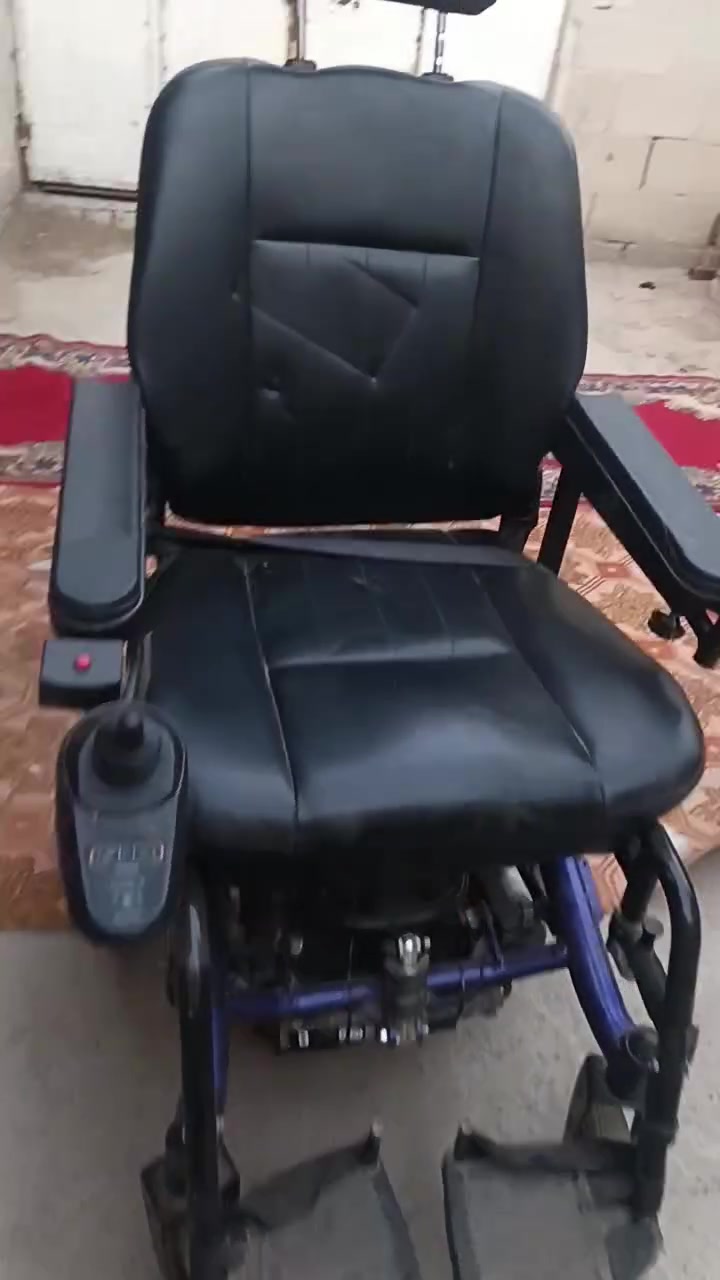 عربانه للبيع سعرها 350 وبيها مجال العربانه شغاله مستخدمه شهرين***********
