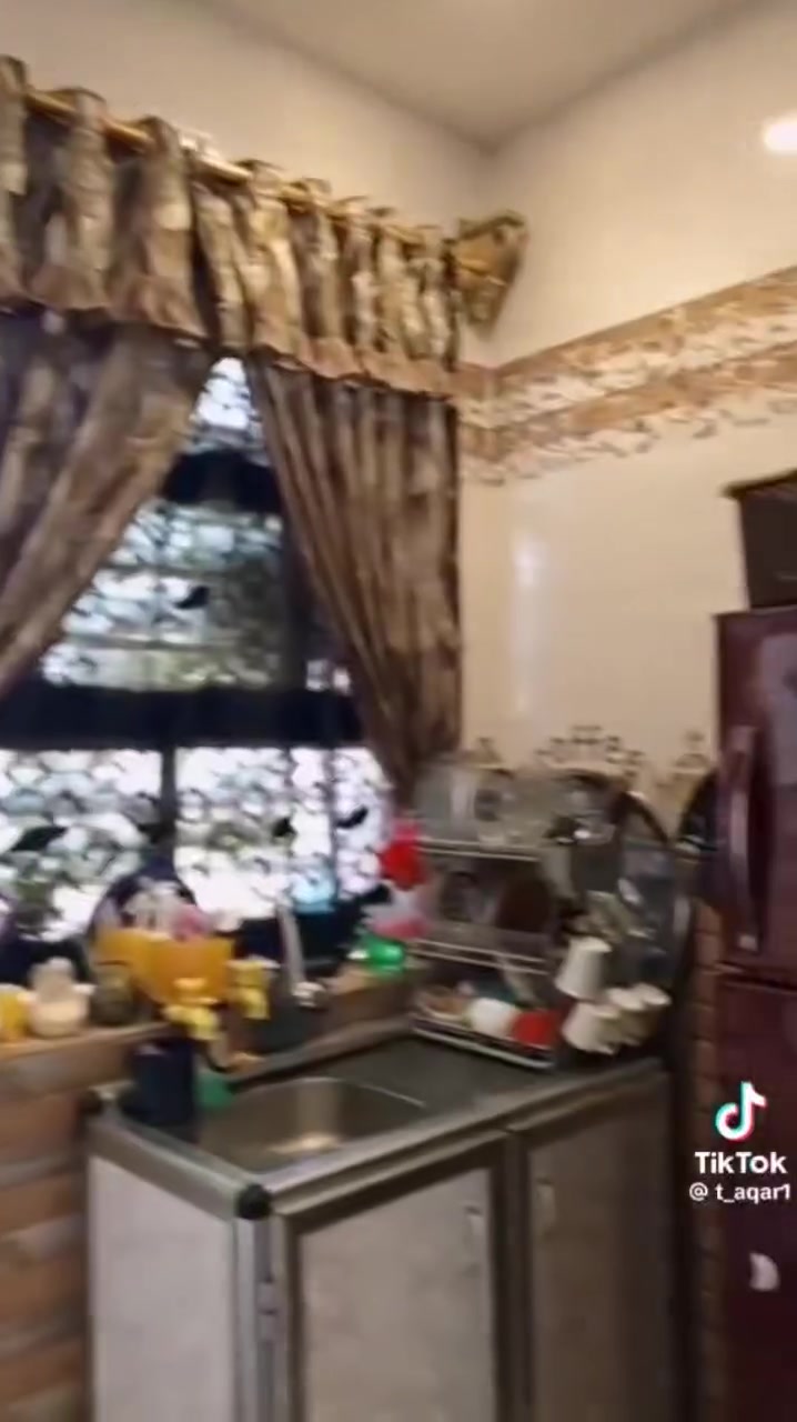 بيت 100متر طابق واحد لبيع لستفسر ***********
لعنوان بغداد المين الثانيه
