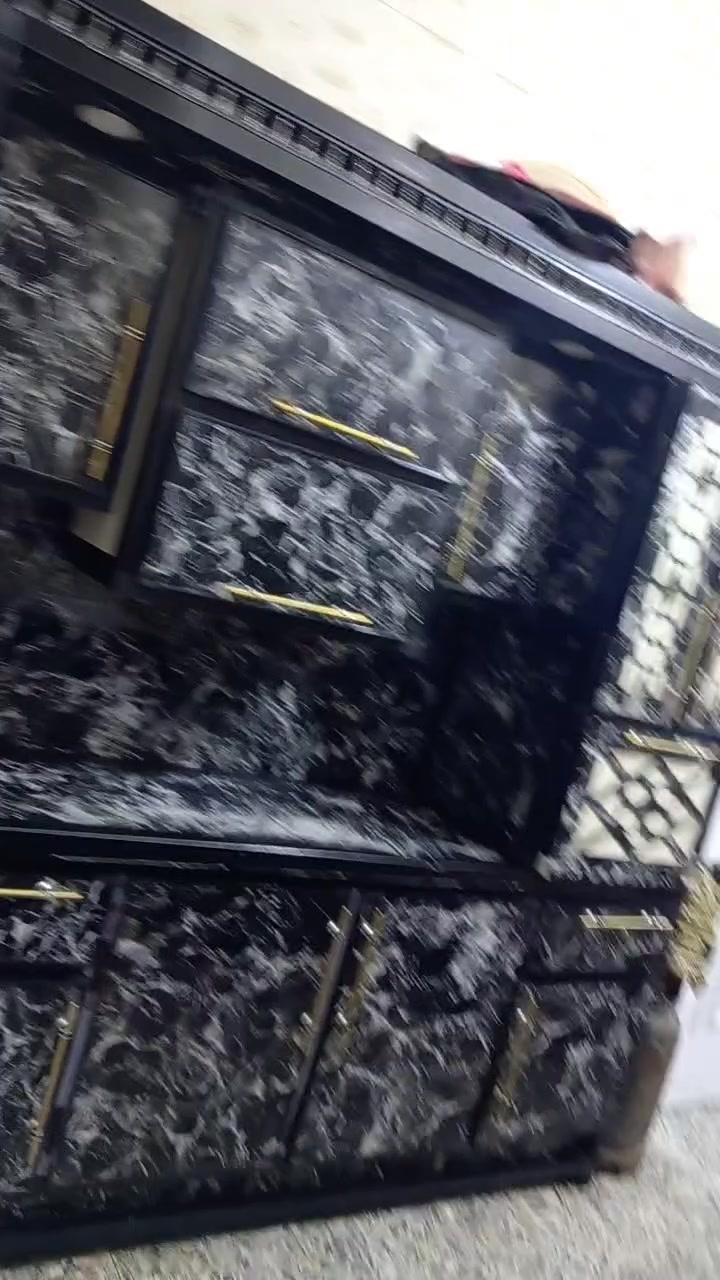 للبيع ب ٣٠٠ وبي مجال مكان بغداد جديدة الرقم ***********

