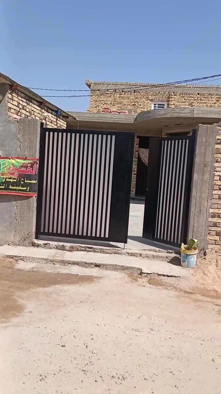 السلام عليكم
دار هيكل مسقف للبيع
مساحه ٣٧٢

سند بسم البايع طابو زراعي صرف
بناء حديث  ٢٠٢٦
يحتوي على محل
مطبخ٥×٥ غرف نوم ٢
ستقبال ٨×٥
بيتونه 
مجمع صحيات داخلي
صحيات خارجي

عنوان حله شارع رابط بزل حجي علي وشارع ١٠٠
خلف مدرسه الطفوف
للاستفسار

***********
***********
