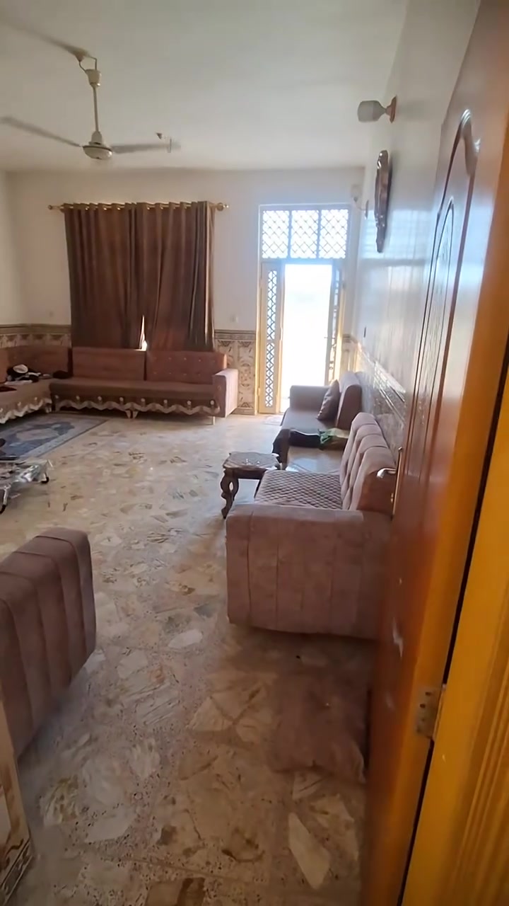 العنوان الكوفة العنوان قرب الكنطره يبعد على شارع الزوار 200 متر السعر 78 وبي مجال
***********
سلام عليكم بيت مساحة 200 متر طابو زراعي سند 25 بناء طابوق اساس+ وسقف كونكريت + غرفتين +صالة + استقبال +صحيات داخلية وخارجية
