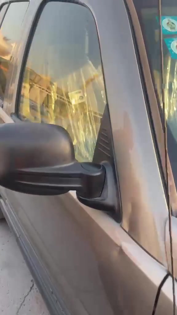 جيب ٢٠٠٧ السياره جديده بيه صبغ بنيد وجاملغ امامي وكصه القماره بدون معجون بدون دكه جاكوج جراد فقط ماشيه ١٤٠ ألف حقيقي بسمي تحويل ثاني يوم بدون نقص تبريد مكينه كير صدر كهربائيات كله شغال المكان الدوره شارع ٦٠ السعر ٨٠ وبيه مجال ***********.  اني مكلف بل نشر اتصل ع رقم
