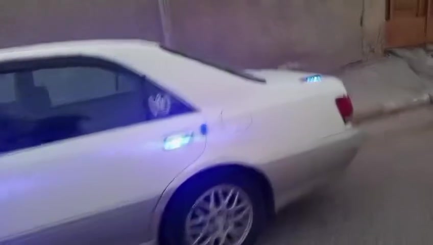 السلام وعليكم سياره جنون موديل 2000  كفالة كص ونغل جثة تخم تاير حداديه كلها جديد تبريد كهربائيات شغاله رقم أنبار مشروع وطني بأسمي سنوية تنتهي بسنة 28  مكينه وكير ثنين ونص فففتي علمآ السياره بيها جفية فقط ومصبوغه عام  *********** السعر 80
