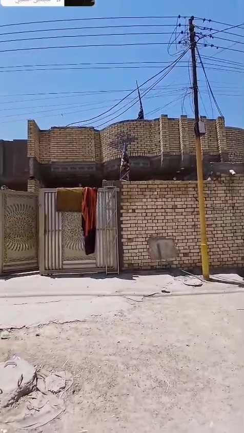 بيت للبيع طابو زراعي 25 المساحه 150م بغداد حي دجله خلف المعارض شارع ابو مرتضى الشمري متوفر كل الخدمات.. البناء رفت صب مسلح .. طابوق يتكون من 2 غرفة نوم واستقبال ومطبخ  وصاله وحمامات داخليه و خارجيه وستاره وبيتونه . البيت كامل كما موضح بالتصوير
السعر 90 وبي مجال ....مكتب انوار الزهراء 
***********
***********
