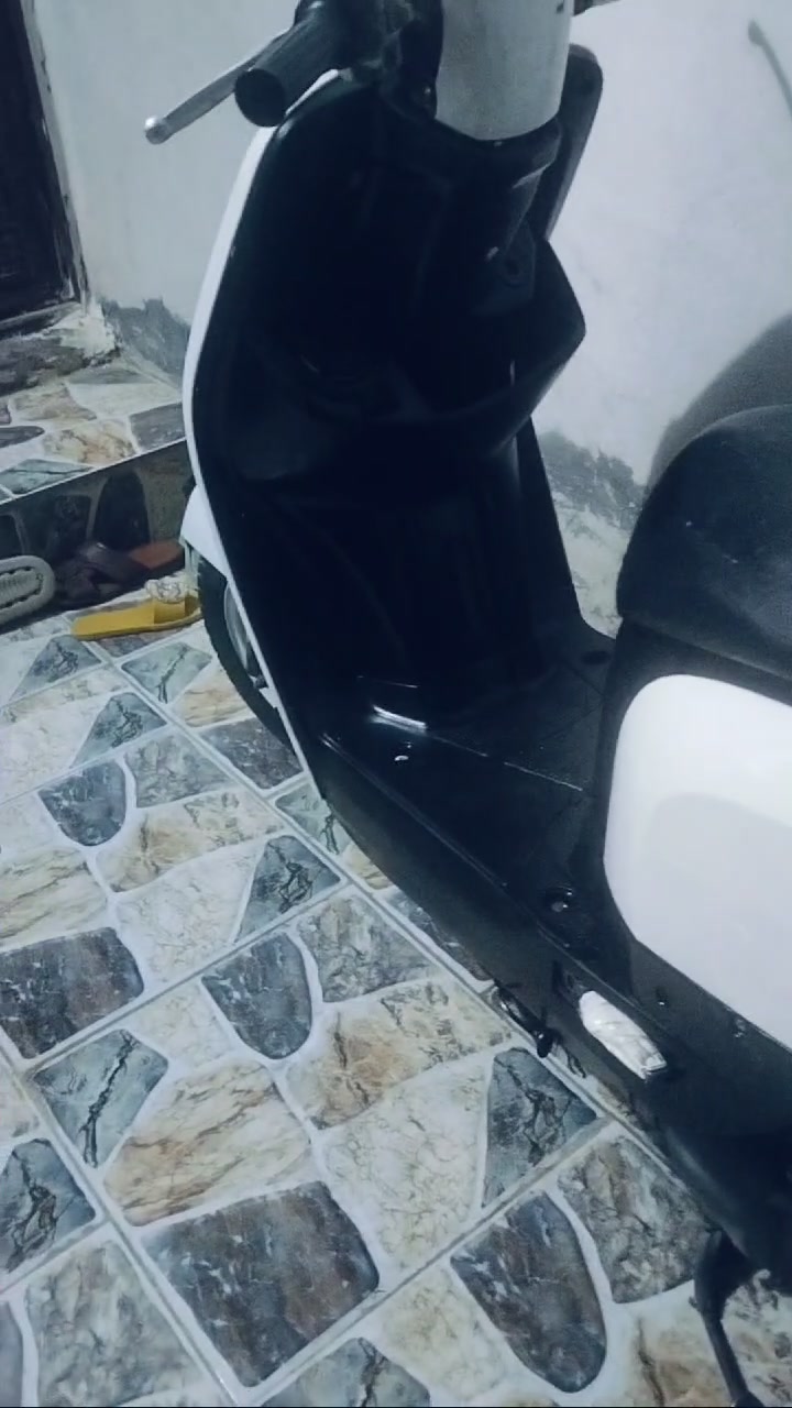 بوليسي • ٢٠١١ • سلف
