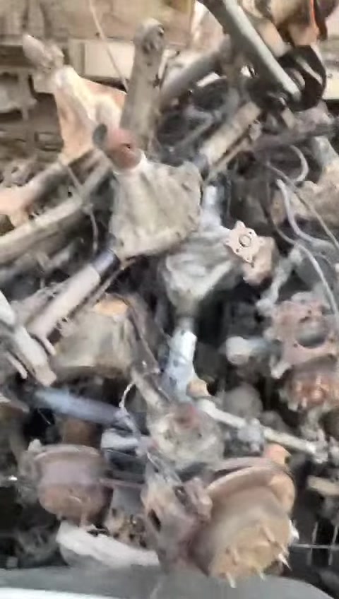 وصل كميه كبيره من الاكسلات الاماميه والخلفيه 
1990-2010
وصول كصه لبرتي 2009 لون حبري

محرك c200 و دارت  من 15 ال 20  فافون
محرك جيب كومباس و رينجيت ودارت من17الى 24 قبق بلاستك
محرك 3.7 لبرتي لاريدو كومندر نترو جميع موديلات
عقل 5.7 لاريدو 2007

العنوان (بغداد-الطالبيه)
***********
***********
