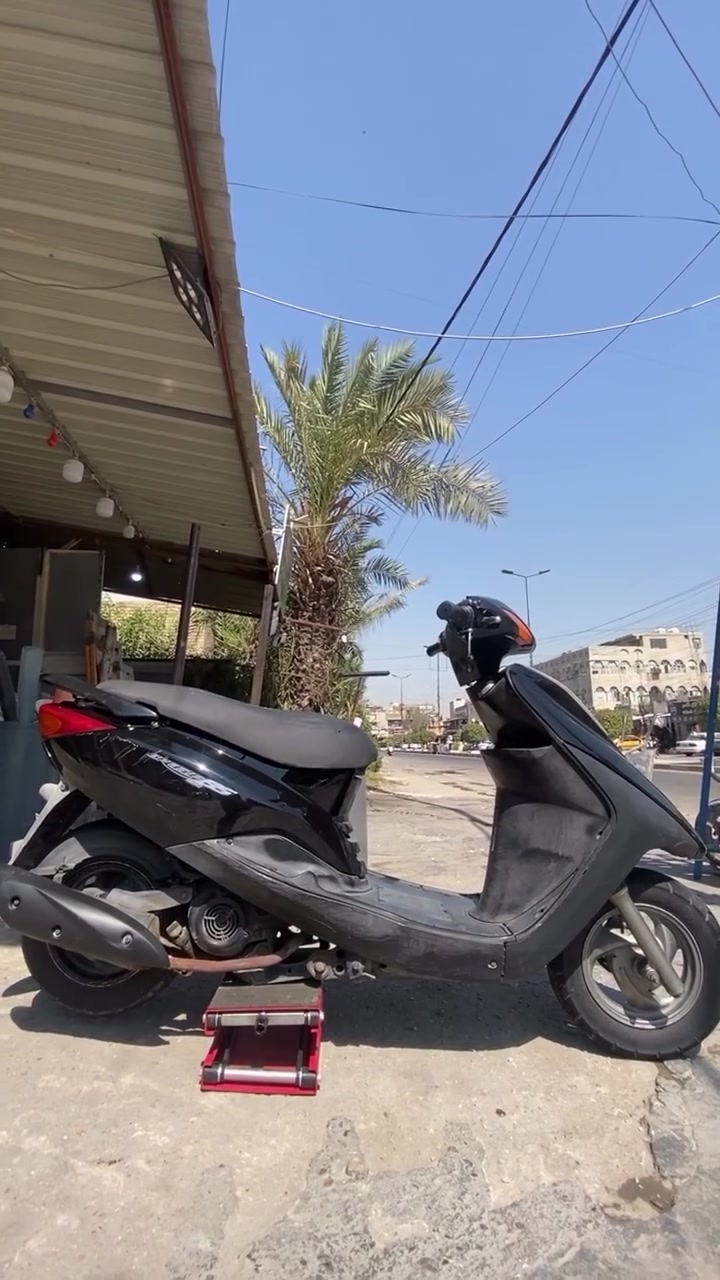 سلام عليكم دراجه بريز البيع دراجه كفاله عامه مكان الدراجه الحريه سعر الدراجه 750 وبيه مجال كلش قليل تواصل على رقم التلفون***********

