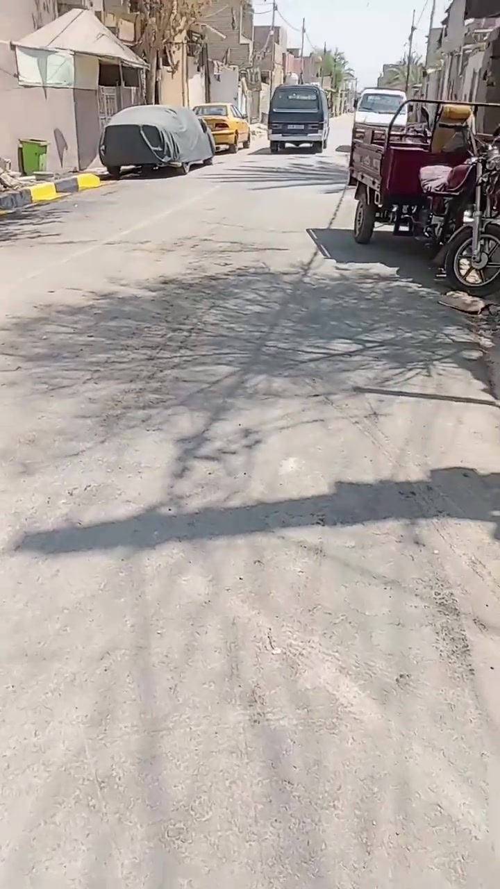 بيت البيع البيت 3 طوابق البناء طابوق عالي على الشارع خدمات تبليط مجاري كله جديد ٧ غرف نوم واستقبال ومطبخ مع صاله داخليه *********** اتصل ودلل
