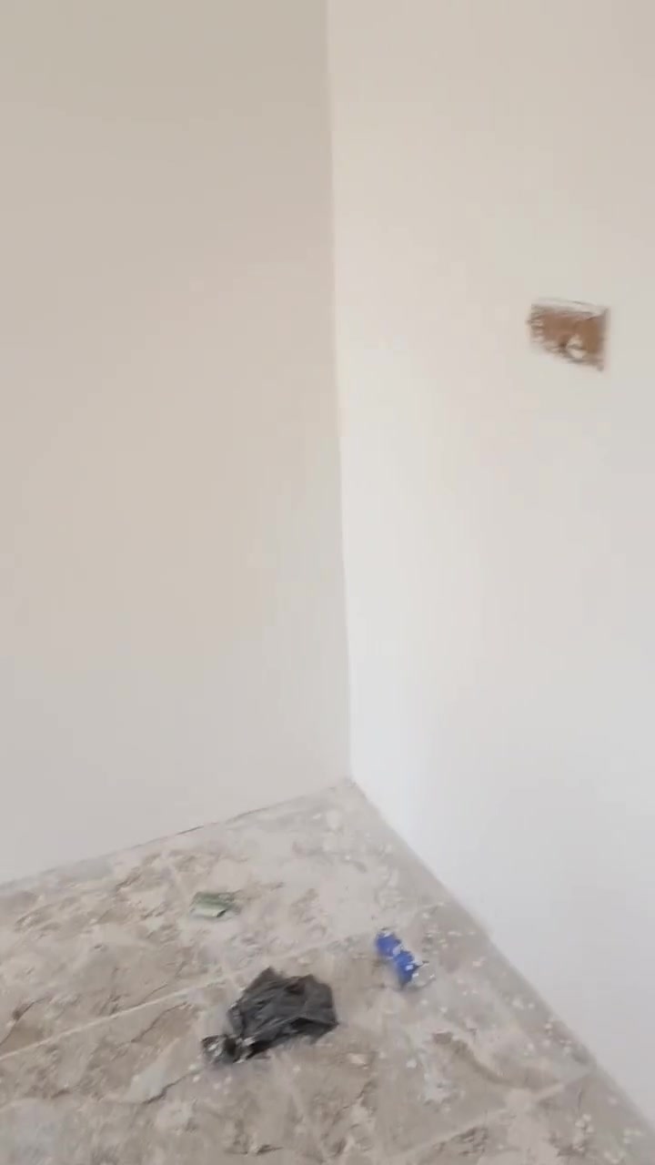 نشتغل صبغ جدران وحديد وطلس وتصليح برغي وجوين را يكون سعر عمل غرفه صبغ بنتلايت اردني المنشأ بسعر 200 الف الغرفه *********** موجود واتس اب
