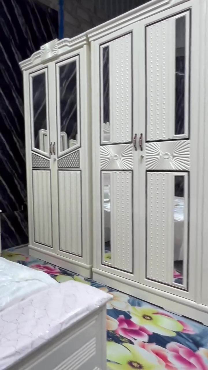 مليون و600 الف فقط
موديل الشمس 
غرفه 6 ابواب طابقين ملحق
تتكون من 10 قطع
نجاره عراقيه 100/100
التصميم تركي
ارتفاع الكنتور مترين ونص
عرض الكنتور 3امتارو20 
عرض زاويه الملابس متر و10
ضلع كامل الكنتور مع الزاويه 4مترات و30
صيانه مجانيه لمده سنه مابعد البيع
خدمه استبدال الغرف القديمه بلجديده مع الاتفاق على الفرق
العنوان بغداد المعامل الحسينيه 
يوجد لدينا خدمه توصيل  إلى جميع محافضات العراق
للاستفسار ***********
