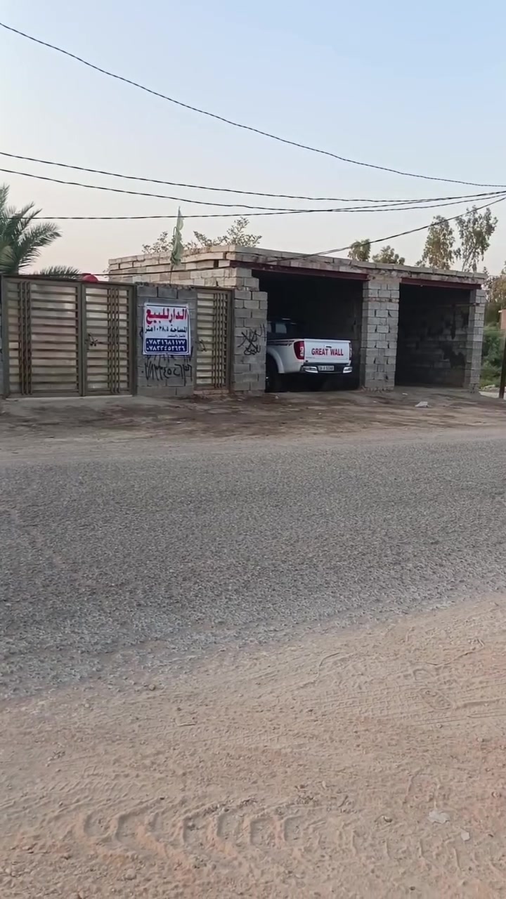 سلام عليكم بيت للبيع مساحه 1150البناء 200 المكان الديوانيه العمارات زيتون بالحمد قرب سيد هاشم ابو عرابيد سعر ٦٥ رقم والستفسار ***********
