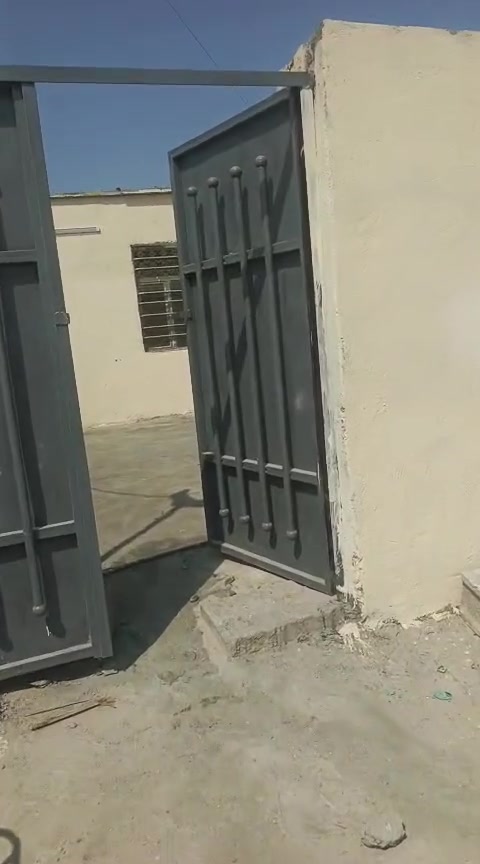البيت البيع مساحه 90متر 
سعر 20عنون البيت منطقة حي الزهراء الاسكشفات بشارع معلب قاسم الحجامي
