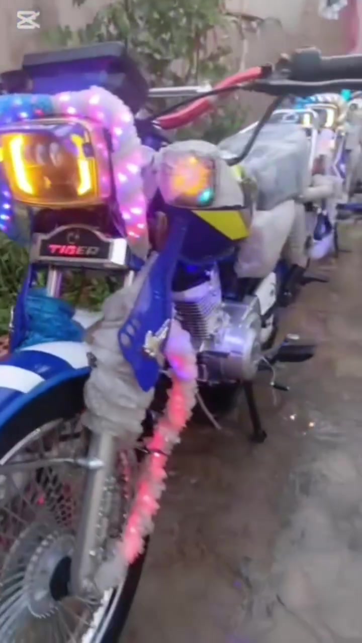 السلام عليكم للبيع موديل 23 اخو الصفر سعر 650 احد لا يجي يسوي معامله يقول سعر مال 25 خليجي خليه يحكي فوق ال 600
***********
