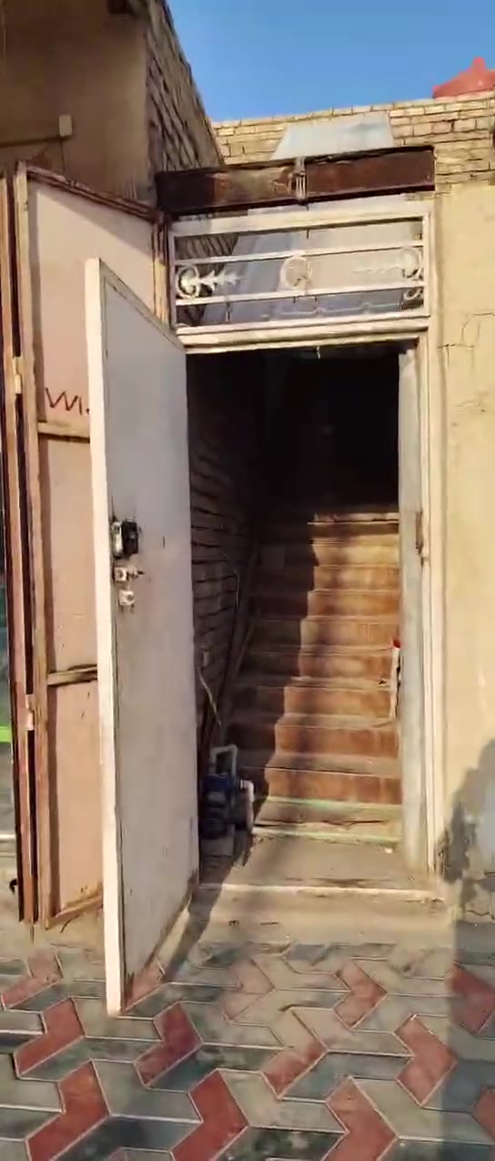 شقه للايجار طابق ثاني كاملة ملحقات ابو رمانه مقابل محمود الكعبي ومجاور مجمع فاروق سعر الايجار 150 الف للاستفسار اتصال ***********
