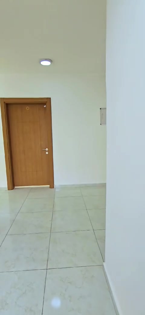 يتوفر شقه للبيع طابق ارضي 35معه 9مليون مال تحويل وضريبه 5مليون واصل فقط تدفع 35تاخذ شقه سكنيه مخدومه بل كامل الخدمات كهرباء ماء انترنيت غاز انابيب سكويرتي كامله كهرباء 24ساعه على بسمايه حياكم الله جميعا ***********
***********
