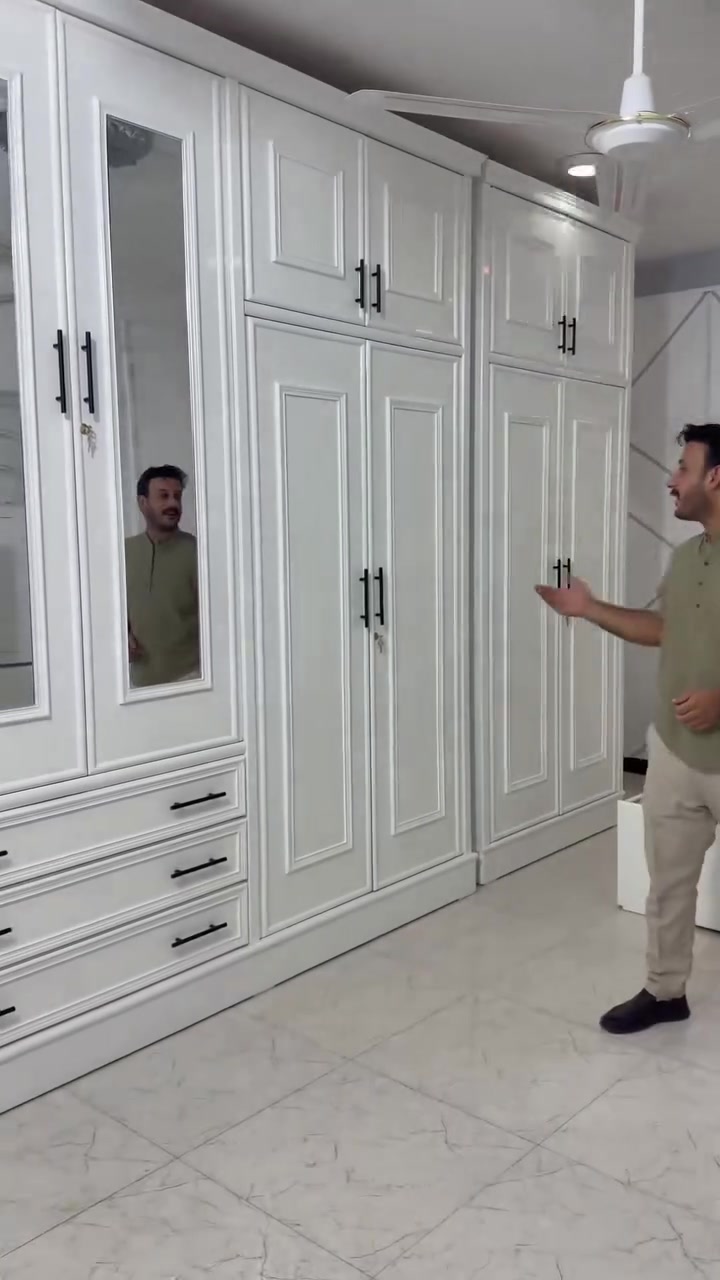 من خشبٍ بسيط نصنع جمالاً يدوم، ومن تعب اليدين نصنع بيتاً أجمل. 🪚✨
في عملنا نؤمن أن كل قطعة خشب تحمل فكرة، وكل تفصيل صغير يحتاج إلى عينٍ دقيقة ويدٍ تتقن صنع الجمال. نعمل بحب وإخلاص حتى يكون كل ما نصنعه عنواناً للجودة والذوق    #غرف نوم  الرفيع@إشارة 
لطلب او الاستفسار يرجى الاتصال 
***********
