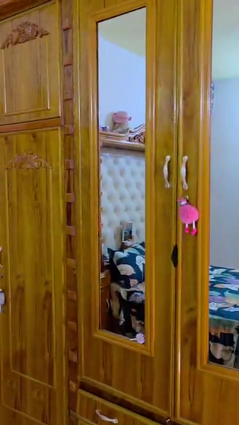 السلام عليكم عندي غرفه للبيع. نضافه95% العنوان بغداد الحسينيه مال راشديه تواصل واتساب رقم هاتف
***********
السعر 1500 وبيه مجال
