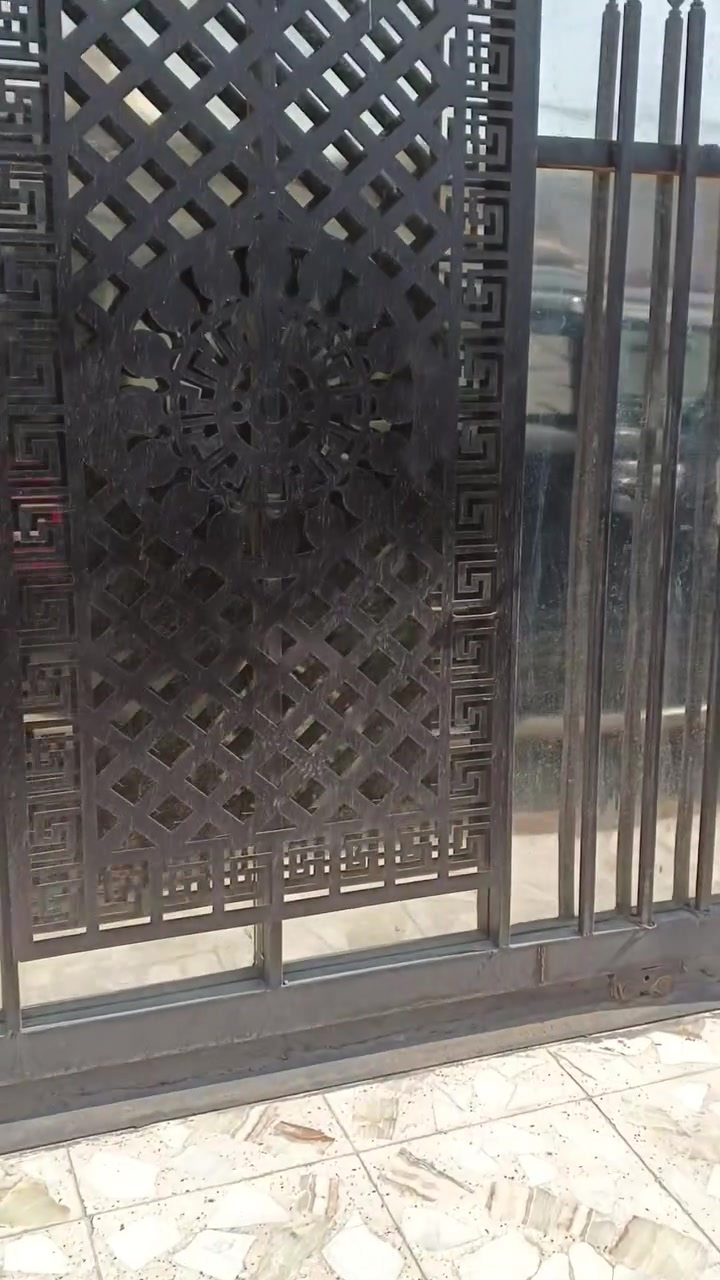 سلام عليكم 
دار للبيع مساحة الدار 100 م
طابو صرف  طابقين متكامل  بسعر مغري
الجبهه 7 أمتار/ النزال 15
العنوان : زعفرانية٫ الشرطة
للاتصال: ***********
