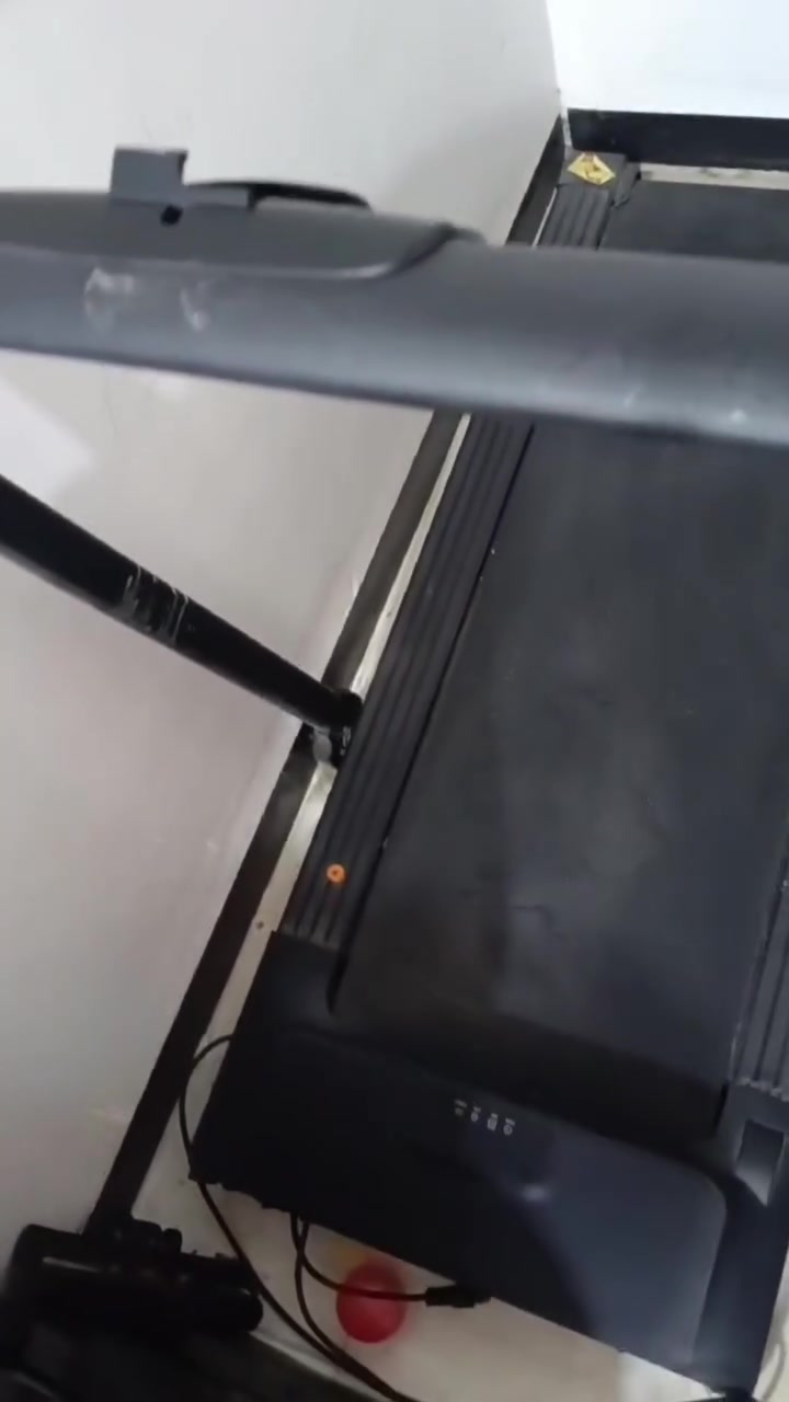 جهاز جري البيع نضيف مستخدم قليل 
يحمل ١٥٠ وزن ***********
