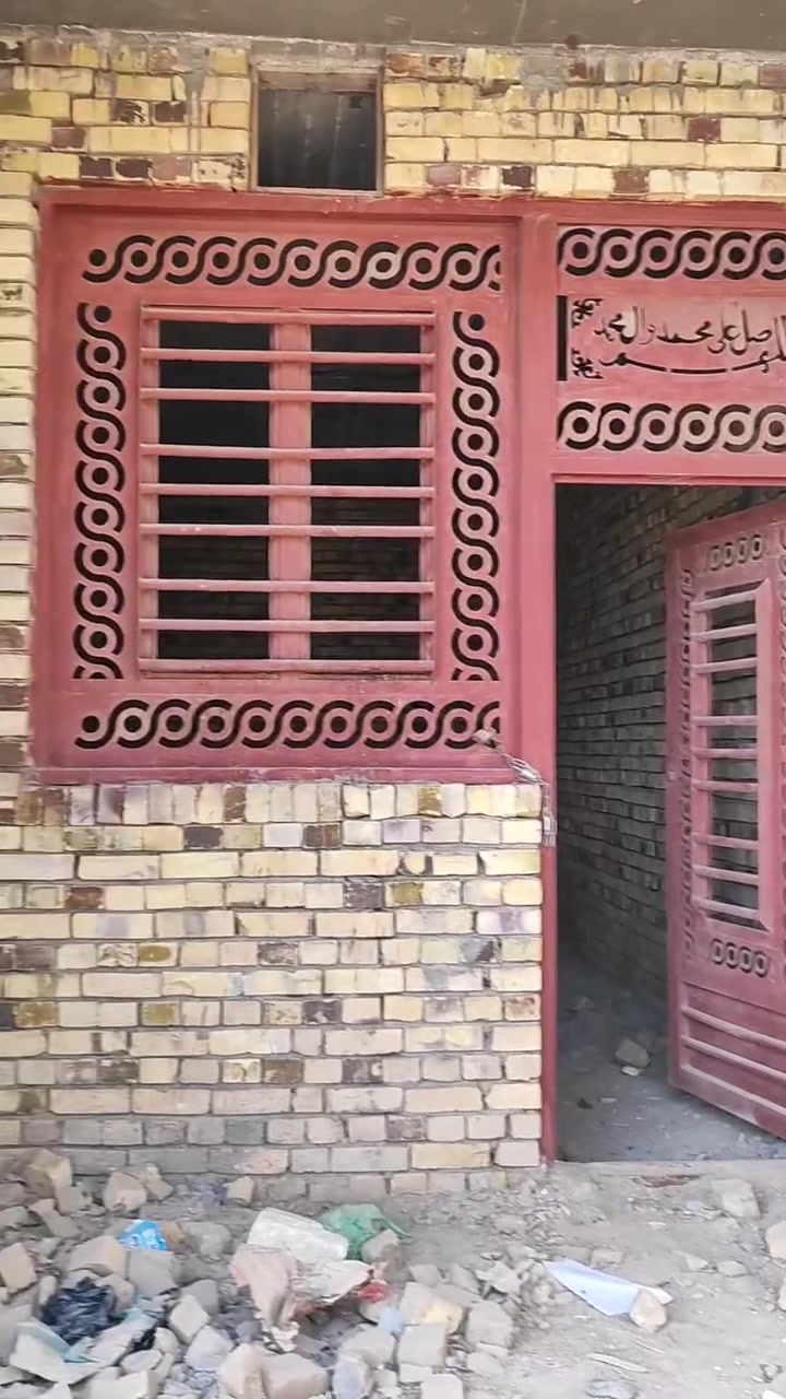 بيت للبيع مساحه 200متر + قطعه 200متر
يوجد كافة الخدمات 
العماره-المدثره 
للتواصل:***********
