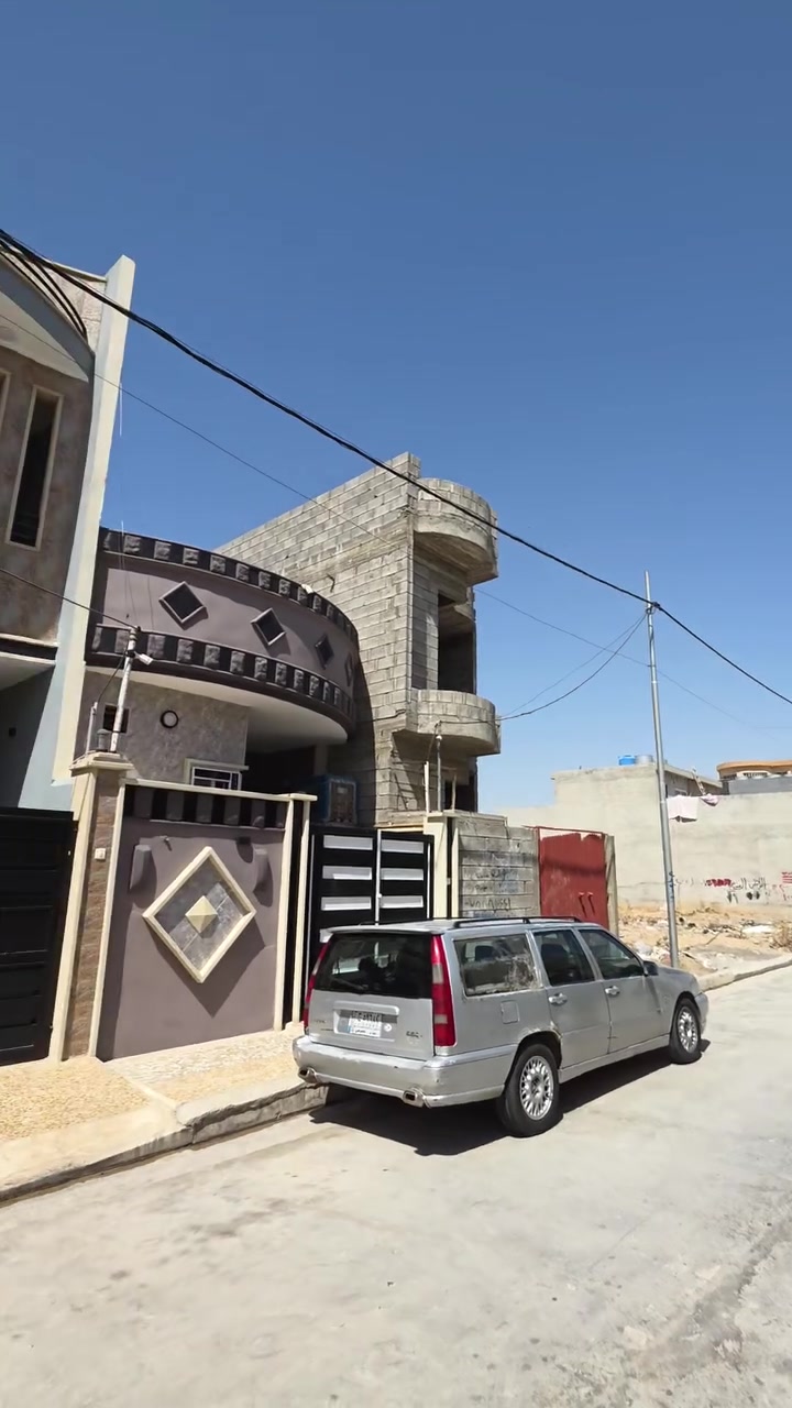 #دار_بناء_حديث_للبيع
 #الموقع حي السماح الاساتذة بظهر شارع ٦٠ 
 #المساحة ١٠٠م٢ 
يتكون الدار من طابقين 
#ط١ استقبال وهول ومطبخ وصحيات وغرفة نوم 
#ط٢ ثلاث غرف نوم وصحيات وبيتونة 
___________
للاستفسار الاتصال على الارقام:
☎️***********
☎️***********
أو زيارة مكتب منازل للعقار حي السماح سايدين الاركان قرب مول القمة
