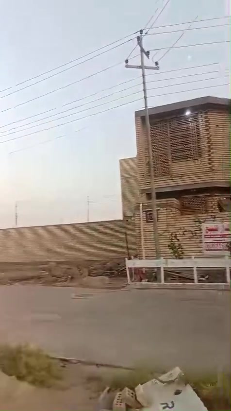 مجمع الدار السكني مقابل مدرسة التكافل الابتدائية.. بالكوكل تطلع الخريطة ...
اكتب مدرسة التكافل الابتدائية.
محتويات البيت ////
3 غرف ويمكن بناء وحده بعد يكون 4 غرف 

الطابق الأول(الأرضي) غرفة و مطبخ واستقبال وصحيات داخلية وخارجية و بلكونه ومنور وساحة ومكان مغسلة ومخزن اسفل الدرج  وصالة .

الطابق الأول ( العلوي) البعض يسمية طابق ثاني .
غرف 2 و صالة و صحيات كبيرة وبلكونه عدد 2//***********
