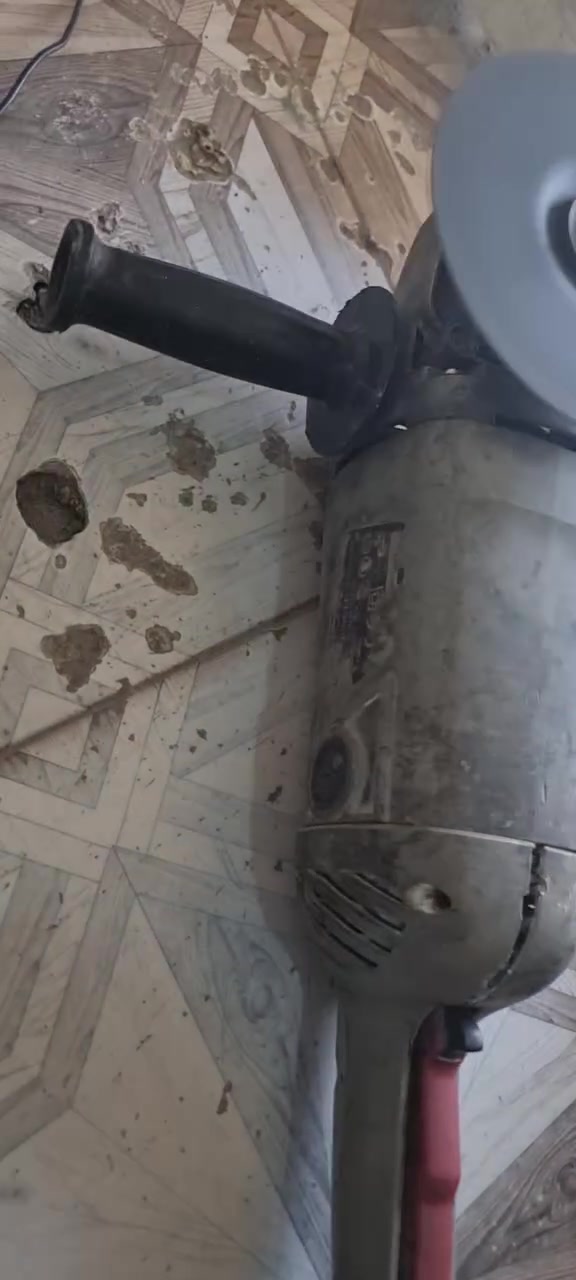 بيع مستعجل كوسرة كراون الاصلي حجم كبير وطيارة 
السعر ٣٠ الف
***********
