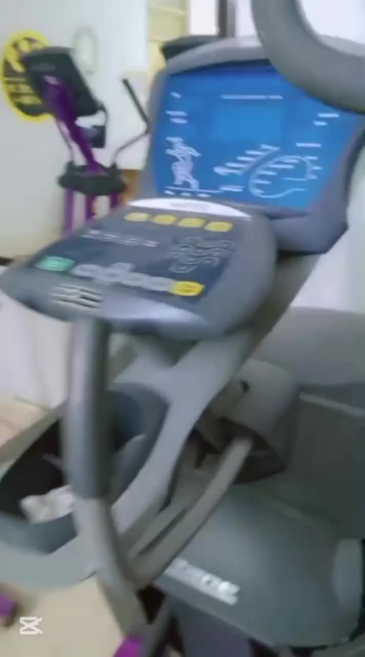 للبيع جهاز كروس ترينر / أوربتراك احترافي من شركة Octane Fitness الغنية عن التعريف، مستورد بالة (ستوك قاعات أمريكية).النظافة: 85% (بحالة ممتازة جداً، ميكانيك وإلكترونيات شغال فحص 100%).التحمل: وزن مفتوح وثقيل يتحمل لحد 181 كيلو.بدون كهرباء: يعمل بالطاقة الذاتية (توليد ذاتي بحركة اللاعب) بدون وايرات. للاستفسار اكثر الاتصال على رقم ***********
