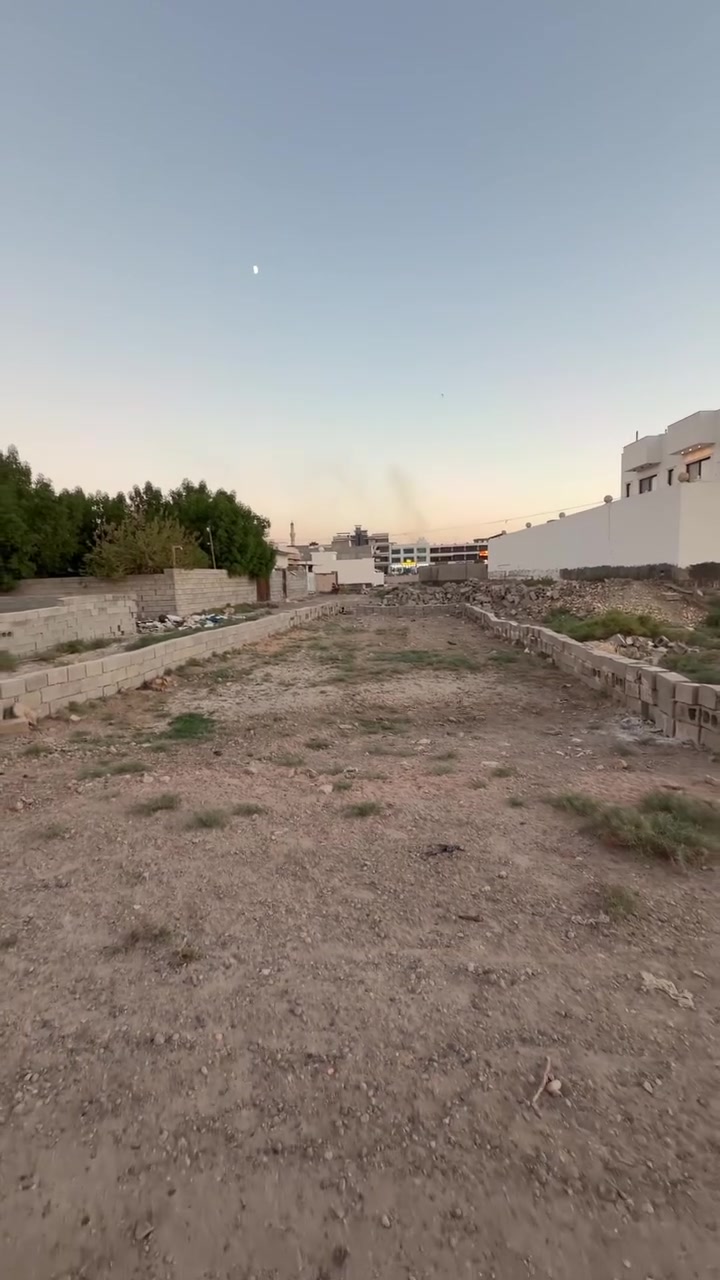 🏡 قطعة أرض مميزة للبيع في الرمادي 🏡
📍 الموقع:
الرمادي – خلف مطعم كانون وقرب كلية الطب
📐 
 المساحة الإجمالية: 176 متر مربع
 الواجهة: 8 متر
 النزال: 22 متر
 القطعة ركن على شارع بعرض 15 متر، والشارع الفرعي بعرض 6 متر.
📜
 طابو زراعي (سند 25)
 تحويل وتنازل مباشر باسم المشتري
💰 السعر: مناسب جداً
📞 للاستفسار والتواصل:
يرجى زيارة مكتب اللؤلؤة للعقار
📍 العنوان: الرمادي – شارع الصياغ
أو الاتصال على الأرقام التالية:
📱 *********** (عمر)
📱 *********** (عمر)
🤝 نستقبل كافة العروض العقارية (بيع - شراء - إيجار)
