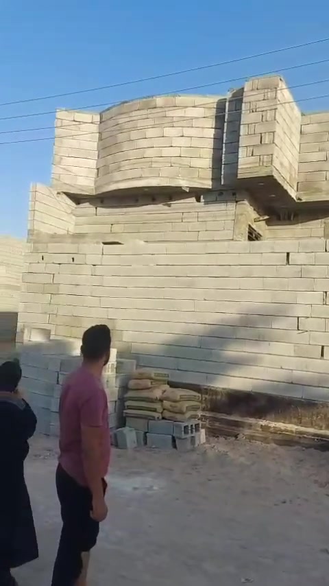 #بيت للبيع بناء جديد العنوان الزبير حي الشيوخ ابظهر السناتر المساحة ٢٠٠متر زراعي رقم الهاتف ***********
