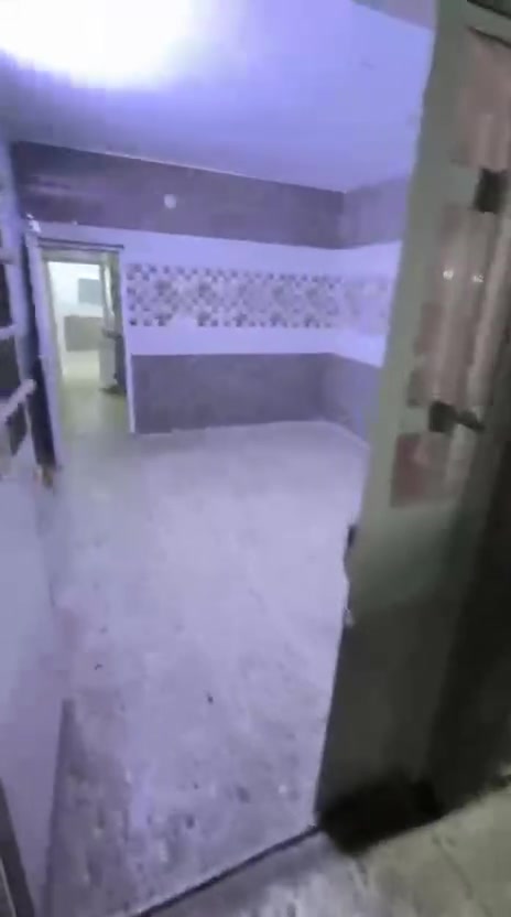 السلام عليكم بيت للايجار غرفتين نوم وصاله وملحقاته كله سيراميك قرب مرطبات الفراشه 
ايجاره ٥٠٠ قفله يفضل عائله صغيره 
للاستفسار ***********

