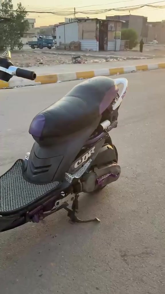 سلام عليكم شباب دراجه ماكس عدله بيها تزويد هواي فقط خارجي دراجه شلعه ومعدل تخبل شرط تطلع بيها اذا ميقره الكيج 120 ترجعها مكينه ناعمه شرط بلاد ما مفتوحه دراجه مصروف عليها هواي وبل واقع احلى من الصور وكامله من كلشي ربع متذب عليها للاستفسار *********** موجود اتصال وواتساب واني مكلف بالنشر يعني لا تجي تراسلني عل فيس تكلي بيش مكلف بالنشر .
