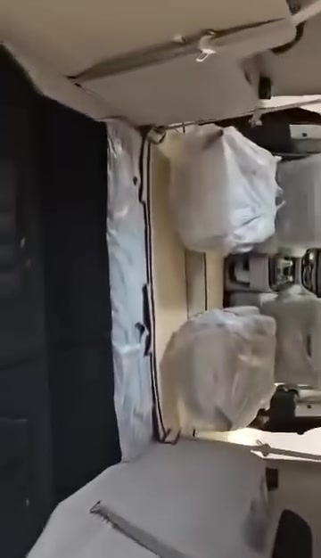 السلام عليكم ورحمة الله وبركاته.
اسم السيارة:كلايسلر باسفيكا. 

الفئة:لمتد.. 

المديل:2018.

اللوحة: بغداد.

السعر:195ورقة مع المجال البسيط. 

الضرر: جاملغ امامي . 

السيارة كفالة من الشاصي والغرق والحرق. 

1-حجم المحرك 6 سلندر 3600 

2- بانزين

3-عداد المسافة  50الف كيلو

4-بصمة ابواب وتشغيل عن بعد. 

5-رادر امامي. 

5-كامرات محيطية. (٥) كامرات.  

8-شاشة كبيرة مع كامل الايعازات. 

9-زينون عالي ناصي آصل. 

10-الكراسي الامامية كهرباء. 

11-حساسات امامي+خلفي. 

12-جنطة كهرباء. 

13-كشنات خلفيه منفصل. Vip. 

14-كنترول تبريد خلفي منفصل. 

16-الابواب الجانبيه كهرباء. 

17-هاند بريك بصمة. 

18-تحديد مسار. 

19-سستم صوت متكامل. 

20-رادر جانبي نقطة عمياء. 

*وباقي  الموصفات المعروفة في فئة 

للأستفسار اكثر
 ***********

نص مكتوب في الصور:
- Galaxy S23 Ultra